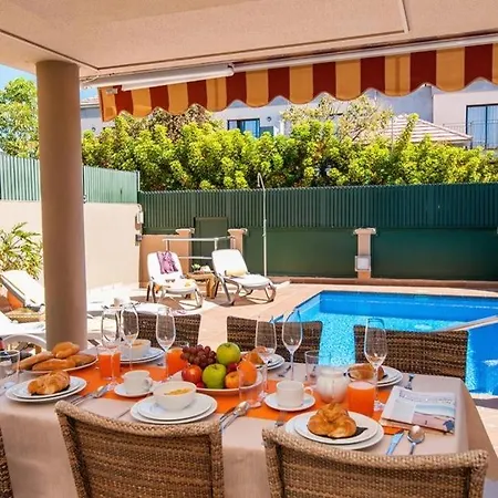 Sleeps 8 Pool Air Con Wifi