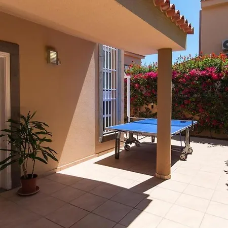 Sleeps 8 Pool Air Con Wifi Willa *