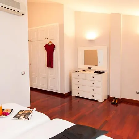 Sleeps 8 Pool Air Con Wifi