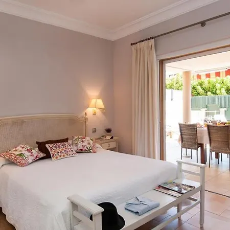 Sleeps 8 Pool Air Con Wifi