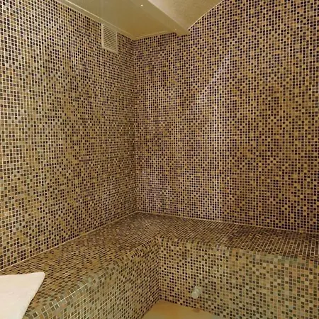 Sleeps 8 Pool Air Con Wifi *